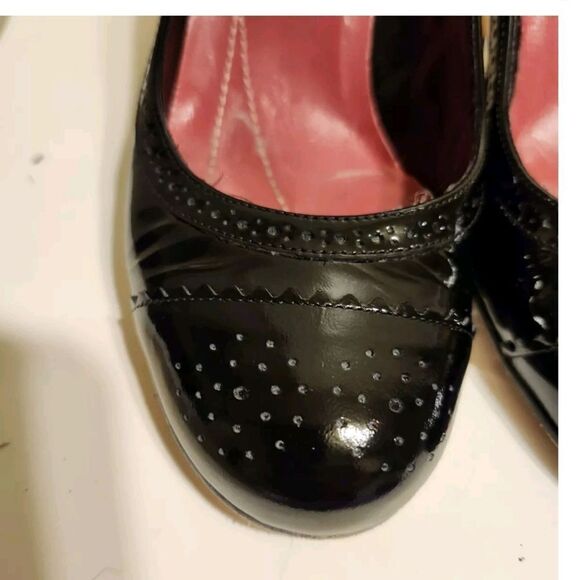 KATE SPADE Kelley Black Patent Leather "Wingtip" Pattern Pumps Sz.6.5 Ret. $328 - Picture 5 of 8